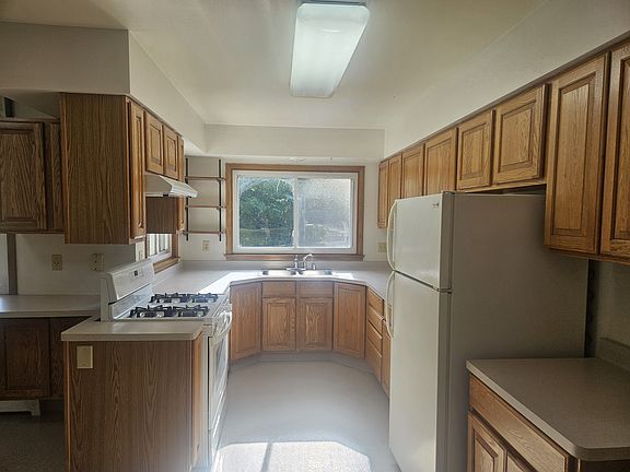 5th image of 520 N Van Buren St