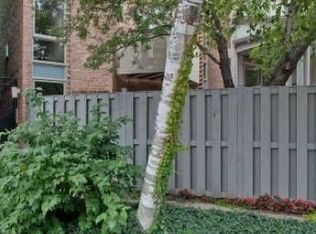 720 W Oakdale Ave, Chicago, IL 60657