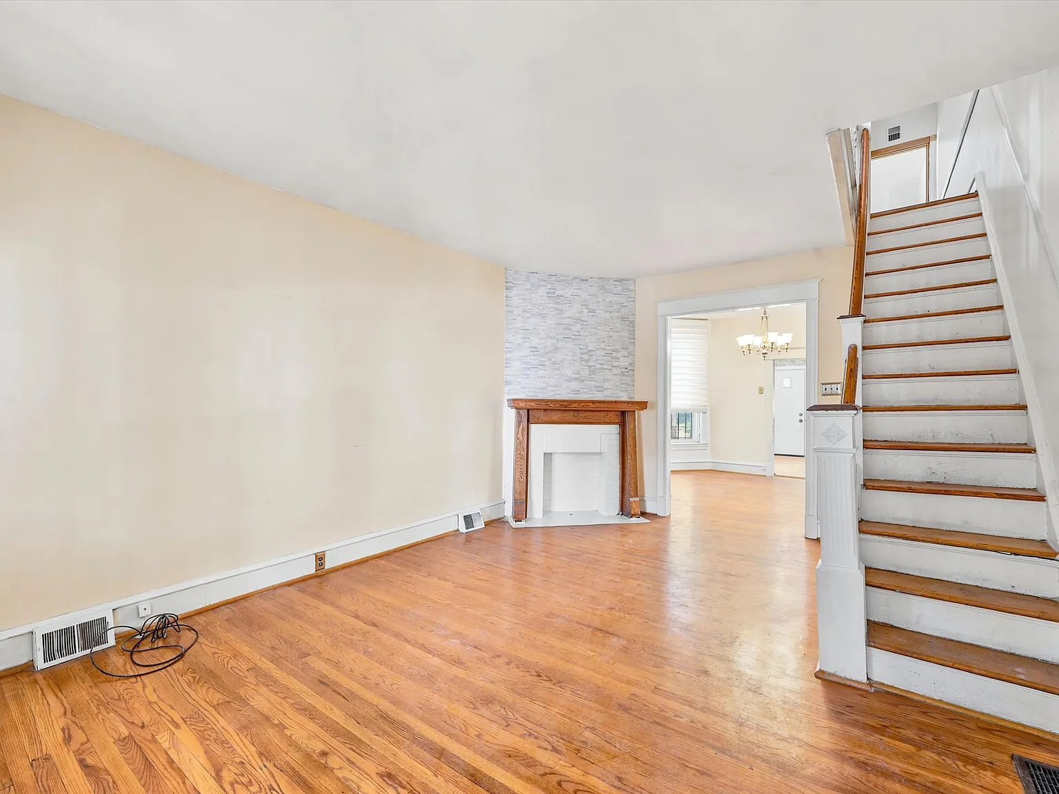 3 bed, 1.5 bath, 1254 sqft, $1,895 — Photo 4