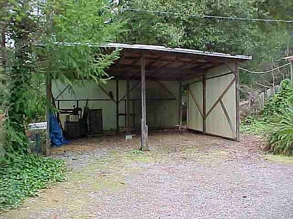 LARGE CAR PORT!