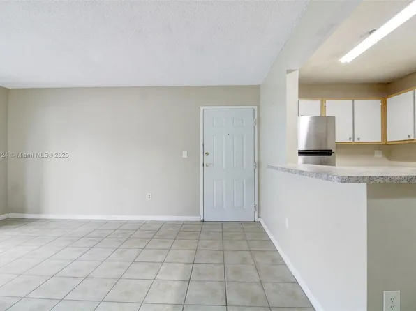 7110 NW 179th St APT 108, Hialeah, FL 33015