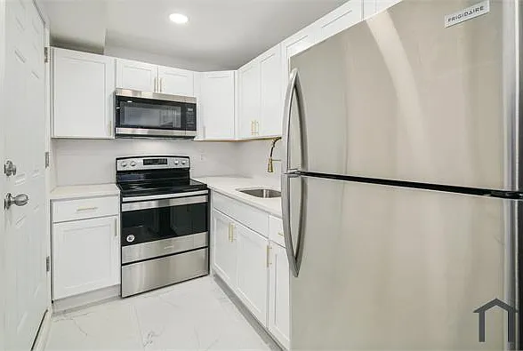2547 N Lee St — Photo 4
