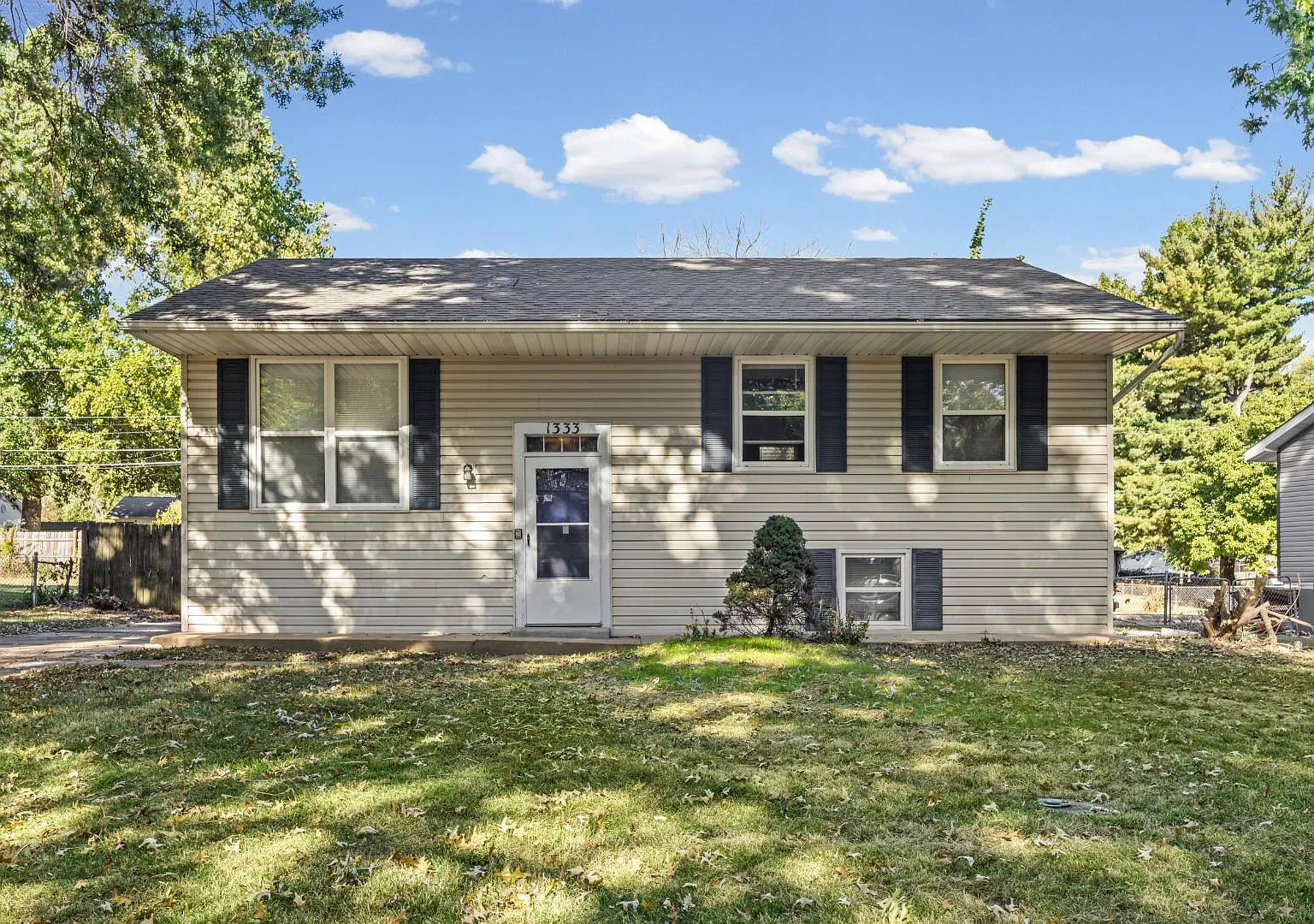 1333 Columbus Dr — Photo 4