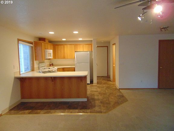 4th image of 2920 NE 116th Ave