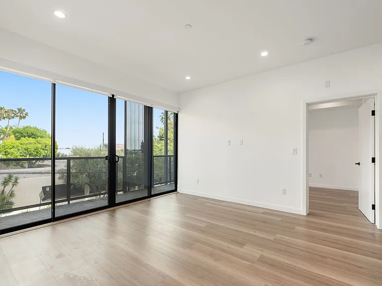 TALA Residences at 829 Larrabee Street — Photo 14