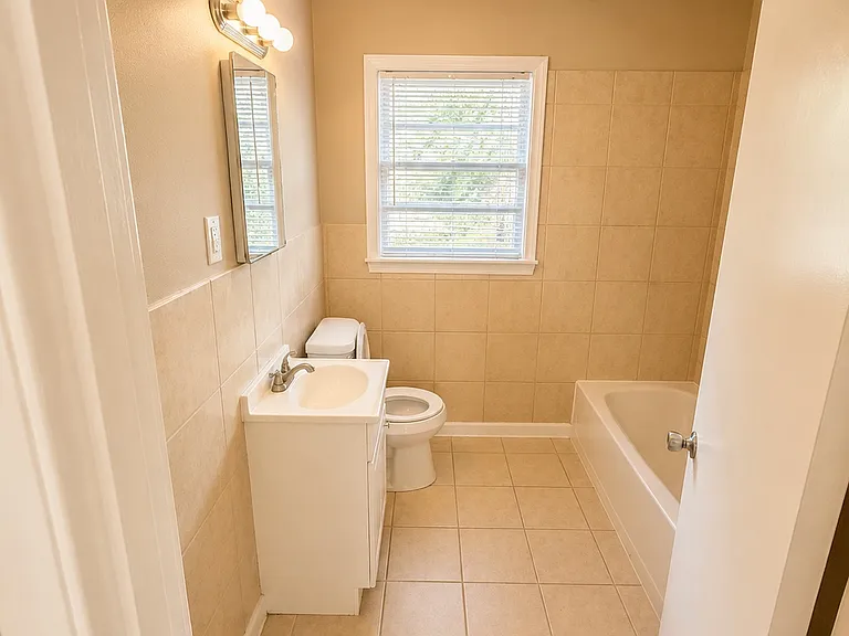 734 Montclair Pl — Photo 6