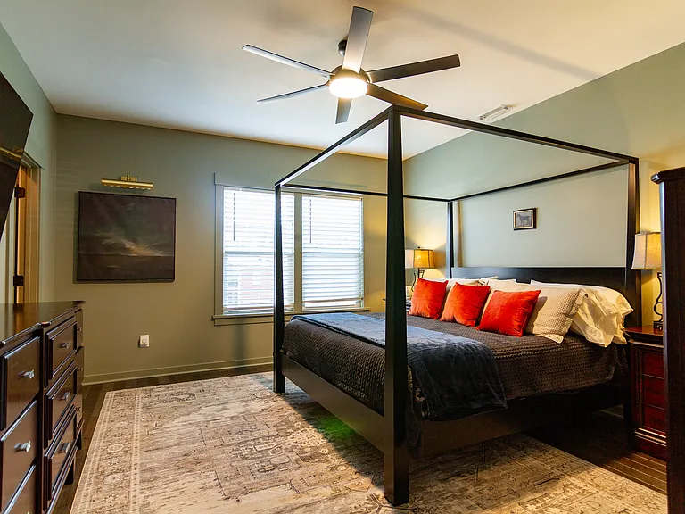 King size bed with two large dressers give you plenty of room to spread out.