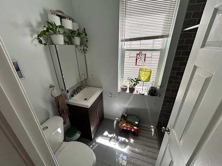 335 W Girard Ave #2 — Photo 8