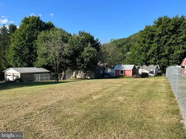 17 Alleganey St, Lonaconing, MD 21539