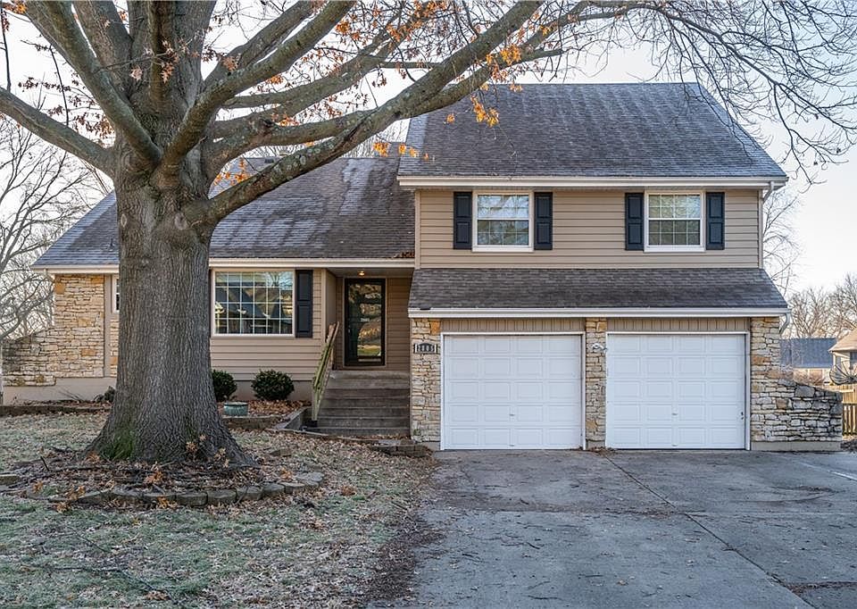 1st image of 2805 E Castle Dr