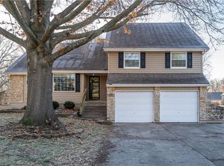 2805 E Castle Dr, Independence, MO 64057