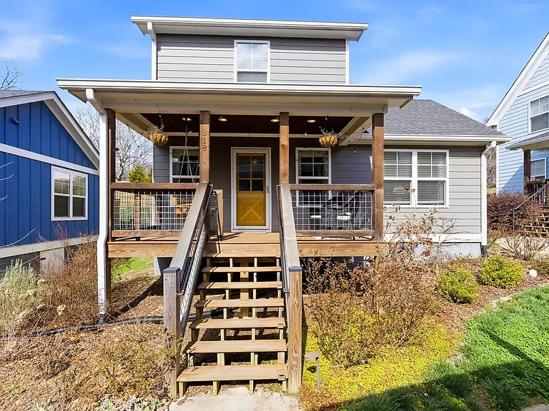 318 Cottage Ct — Photo 1