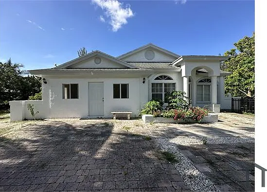 6 bed, 2520 sqft, $6,500 — Photo 3