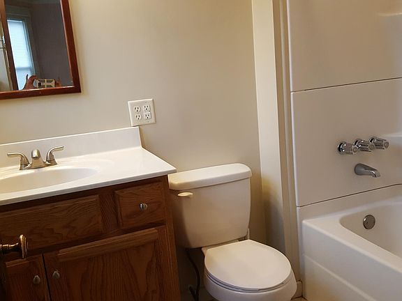 Remodeled Full bath w vanity, tiled floor & tub