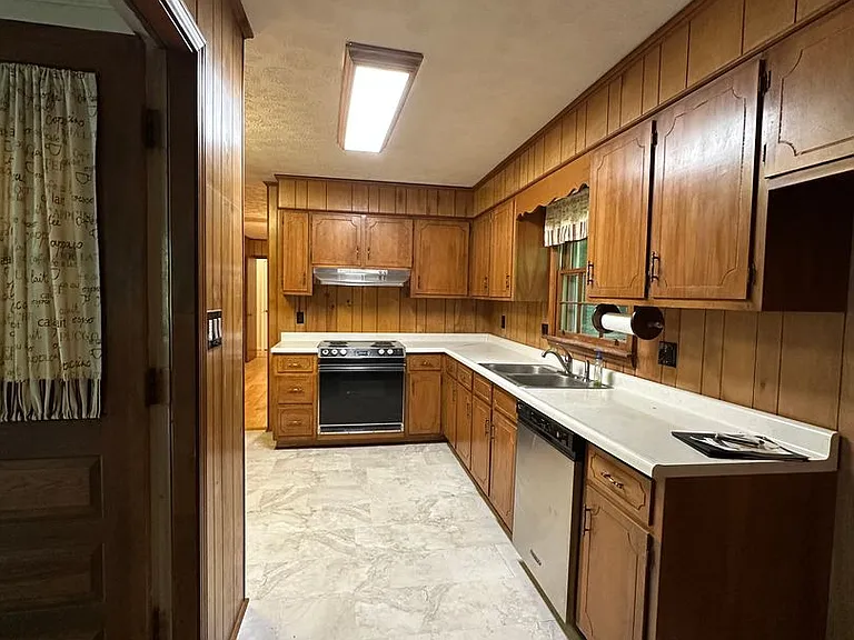375 Segrest Cir — Photo 10
