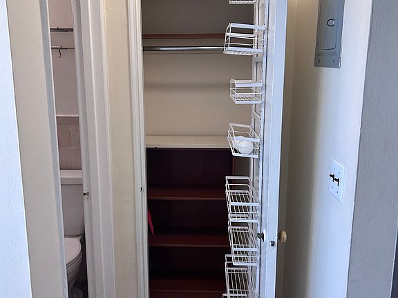 3rd image of 824 E Broadway APT 203