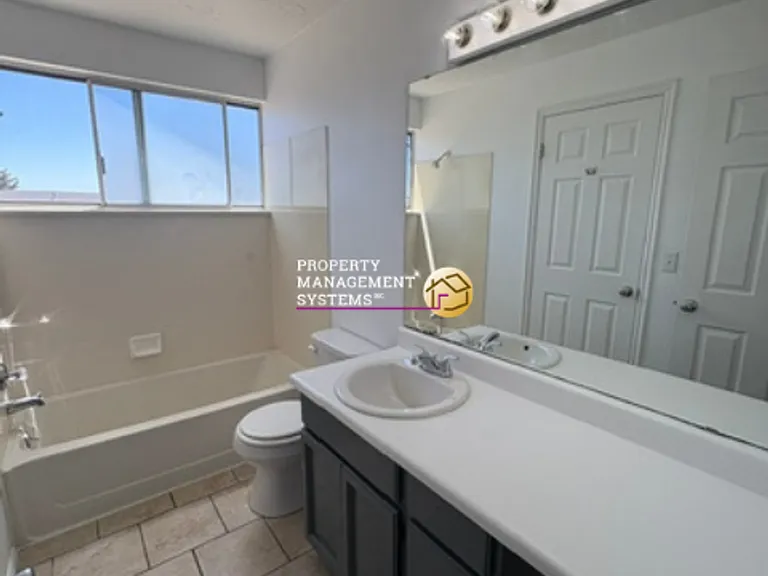 5117 W Loomis Ln — Photo 15