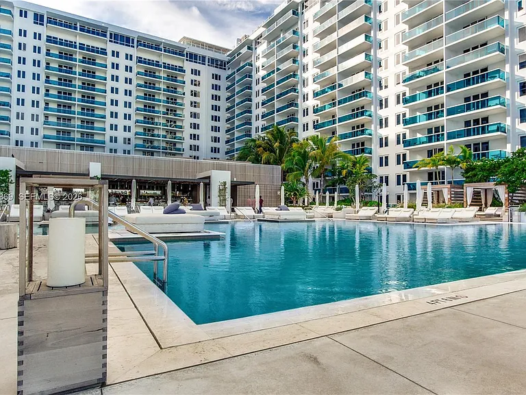 2301 Collins Ave #1026 — Photo 28