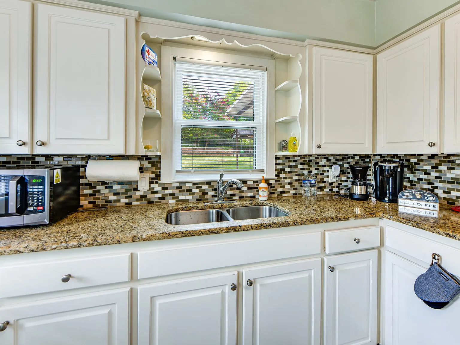 3901 Howard Ave — Photo 4