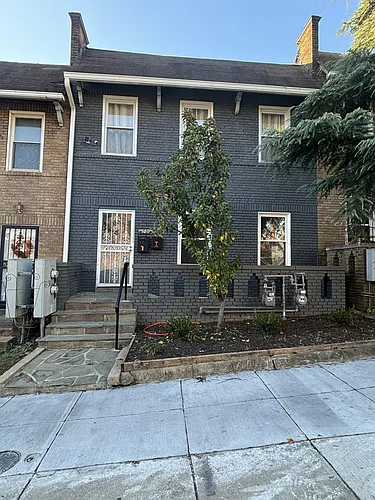325 V St NE #1 Photo 1