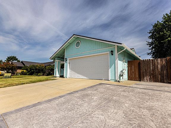 3rd image of 697 Germaine Dr