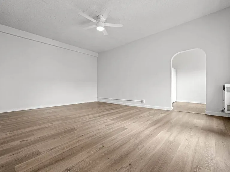 751 Normandie Ave #403 — Photo 9