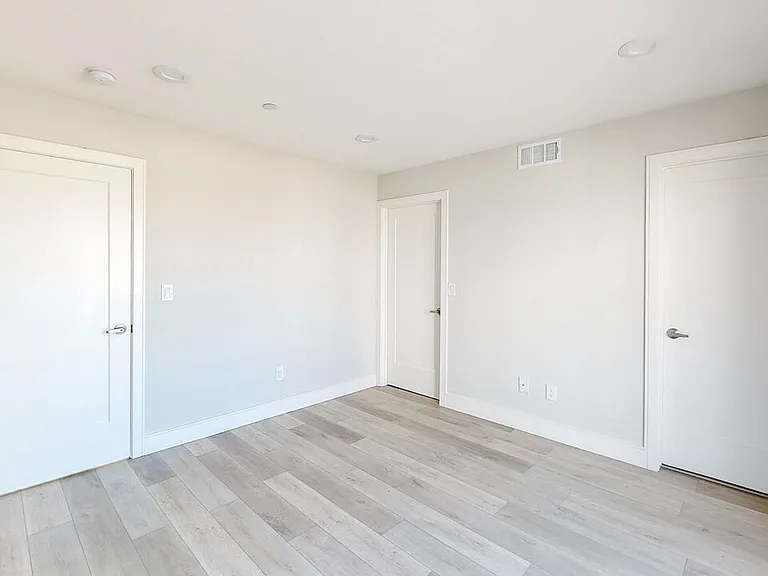 953 N Mariposa Ave #2 — Photo 15