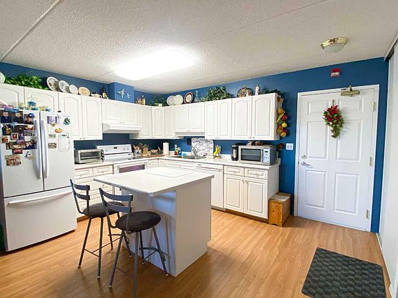 3rd image of 207-4514 54th Ave #207