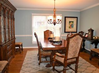 2901 Lake Forest Dr, Greensboro, NC 27408