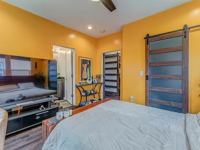 225 Crumley St SW — Photo 4