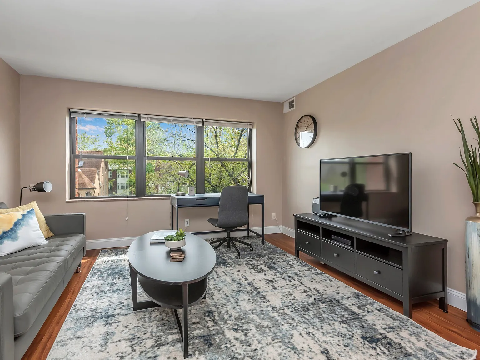 2 bed, 900 sqft, $1,695 — Photo 4