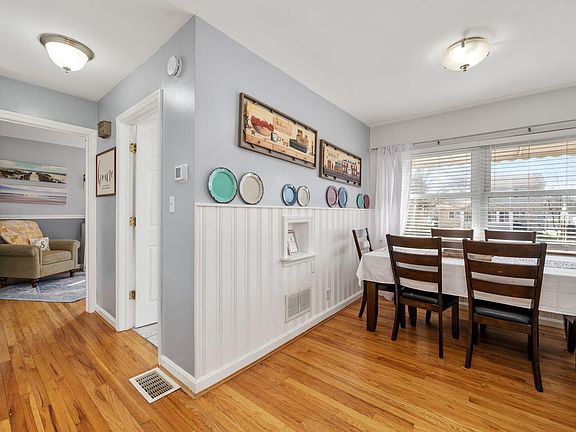 5th image of 129 Edgewood Rd