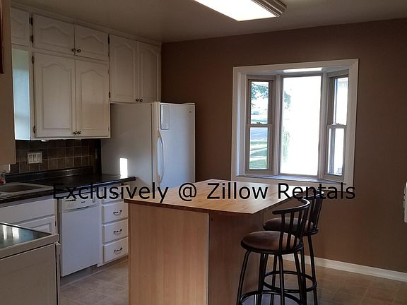 Kitchen Main Living Pic 2