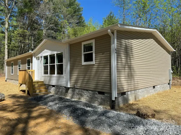 64 Tupper Ln, Hendersonville, NC 28792