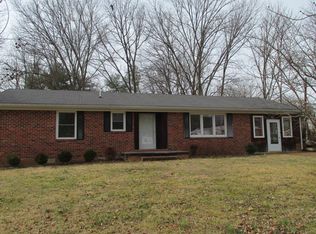 814 Oakland Park Dr, Livingston, TN 38570