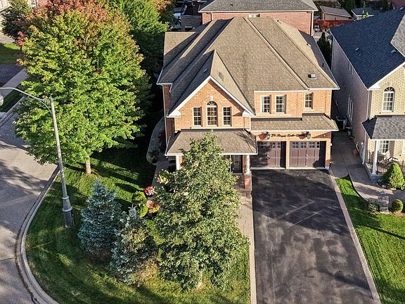 2nd image of 29 Royal Links Cir