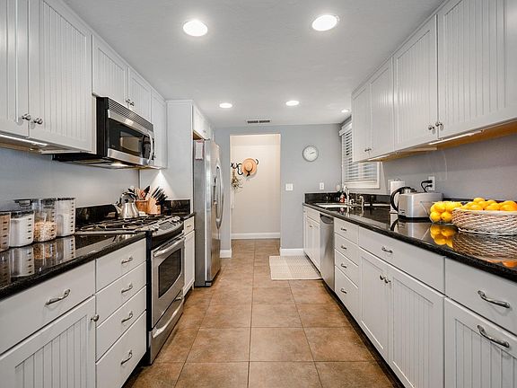 2nd image of 2486 Scott Ave