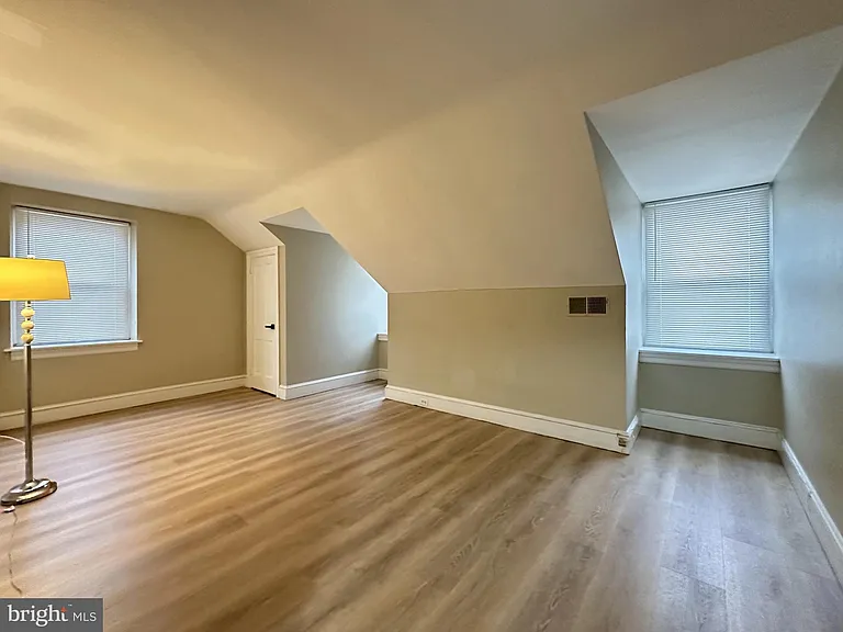 1109 W James St #2 — Photo 11
