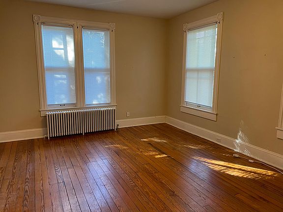 4th image of 220 S Washington St APT 3