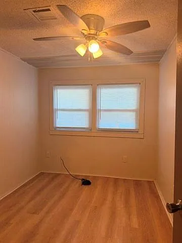 4661 Stephen Girard Ave — Photo 10