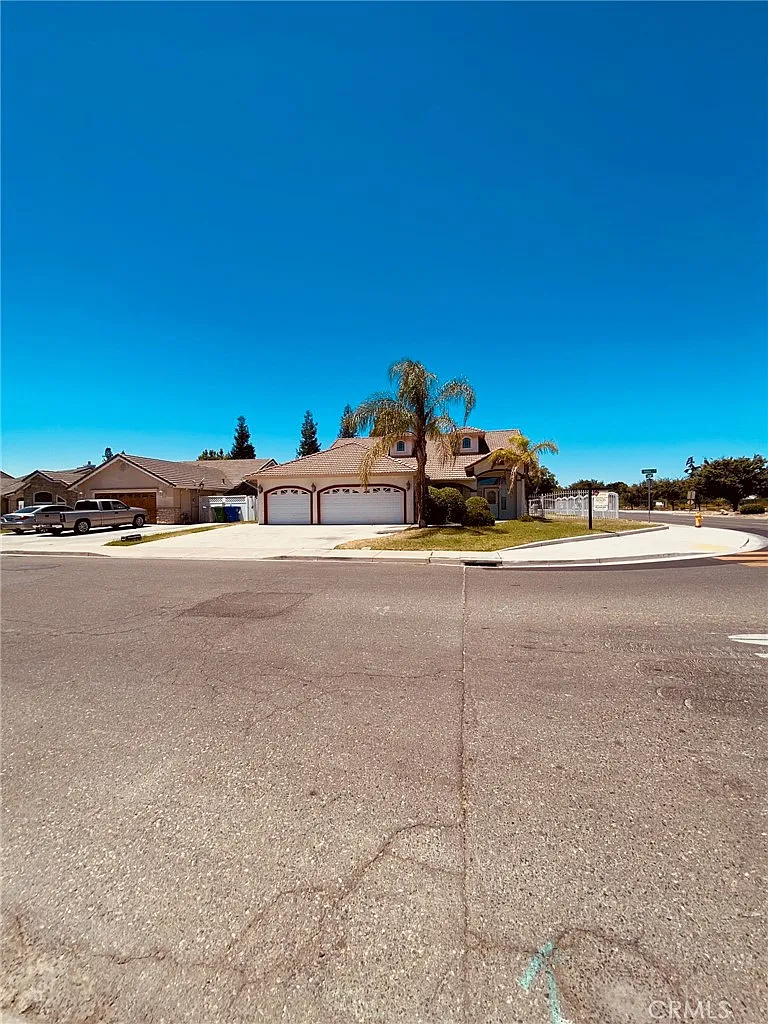 1881 Valley St photo 1