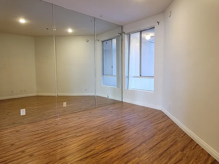 525 S Berendo St #104 — Photo 18