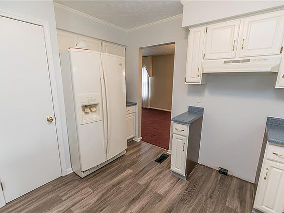 5th image of 2571 Celia Dr