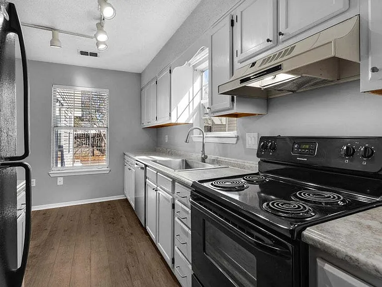 1819 Heartland Dr — Photo 8