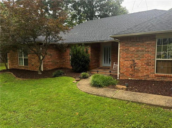1403 Skyline Vista Ct, Russellville, AR 72802