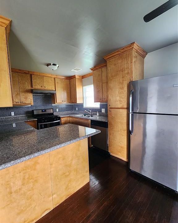1st image of 400 King Edwards Pl #B