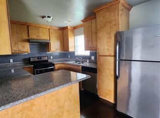 400 King Edwards Pl #B, Baytown, TX 77521