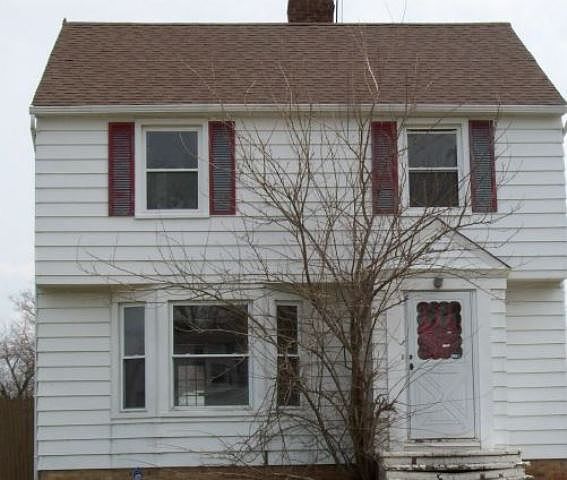 1st image of 611 E 266th St