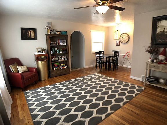 2nd image of 410 East Ln
