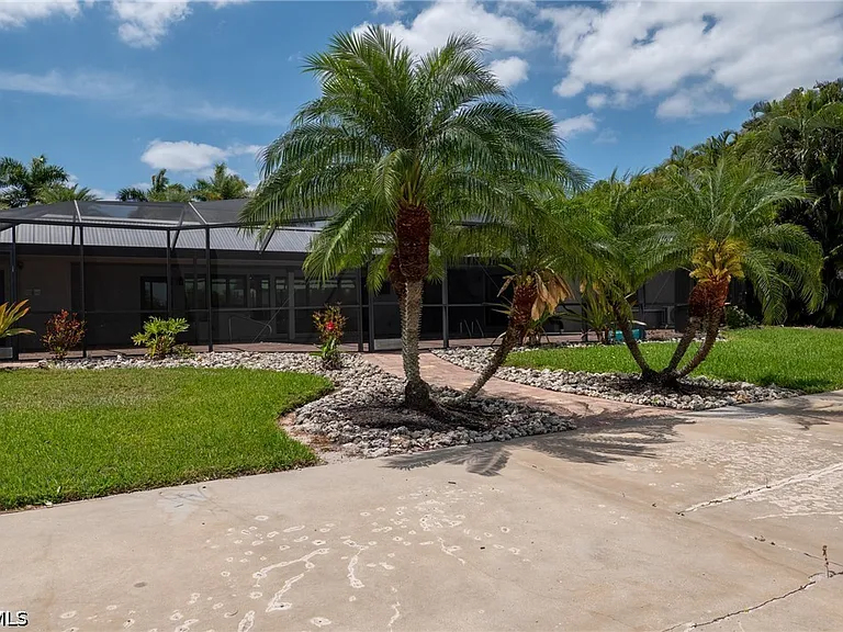 14562 Riverside Dr — Photo 34